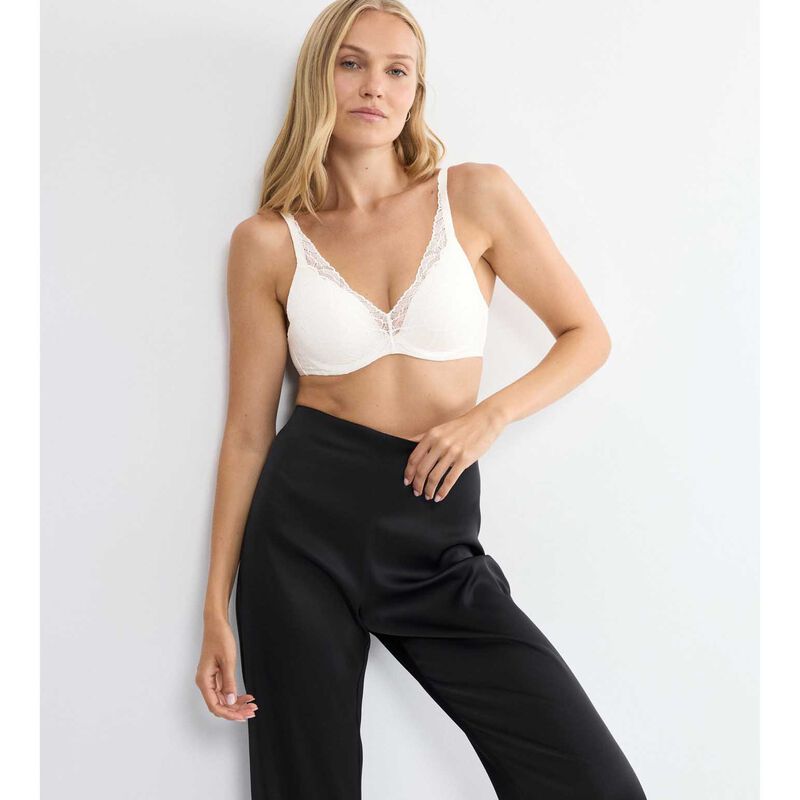 Triumph Body Make-Up Illusion Lace Wired Padded Bra image number 3